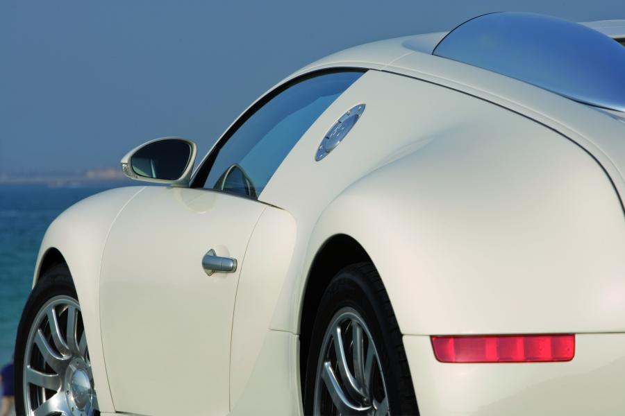  Bugatti Veyron 16.4 Centenaire 2009 года  (фото 81 из 130)